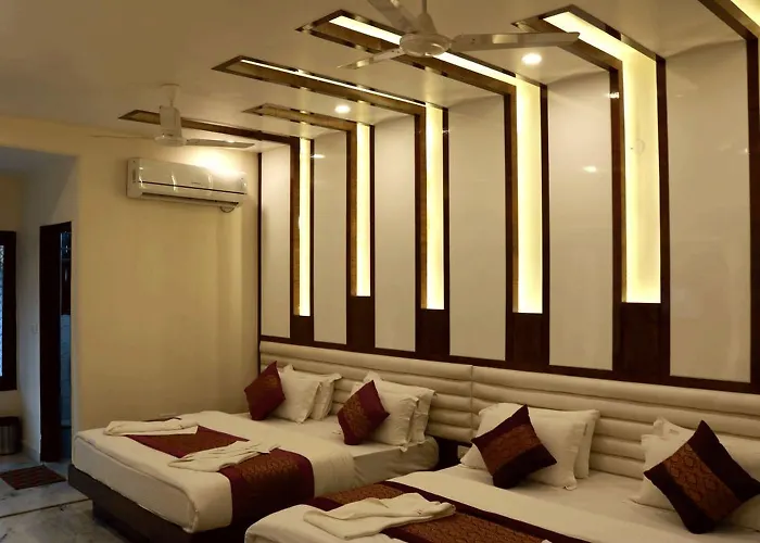 Hindustan- By Backpackers Heaven Hostel New Delhi